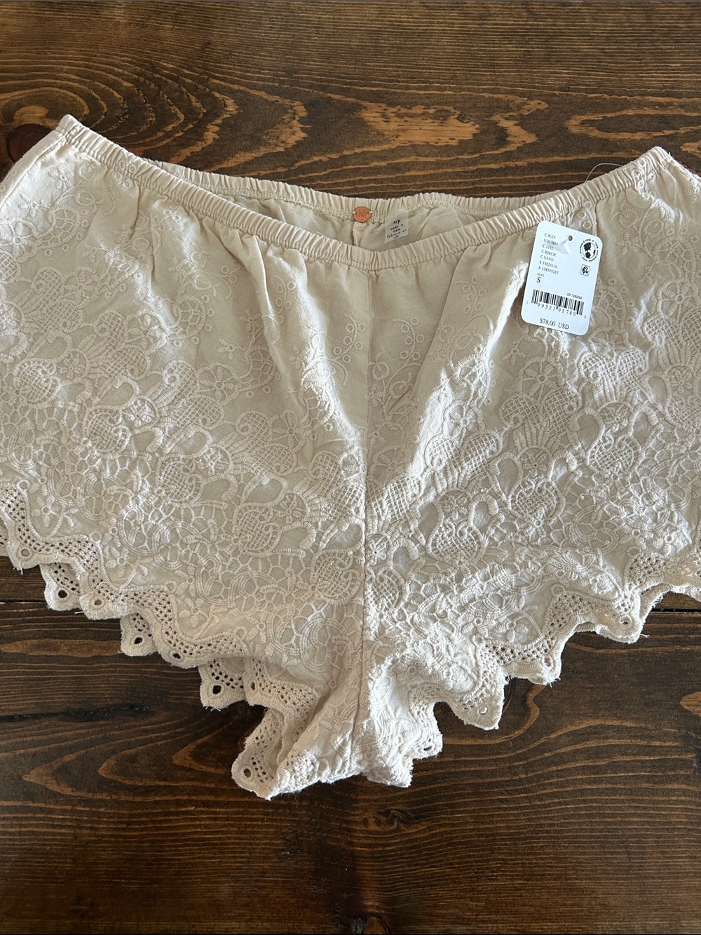 Lace Scalloped Sleep Shorts in Cream - Women's Intimates